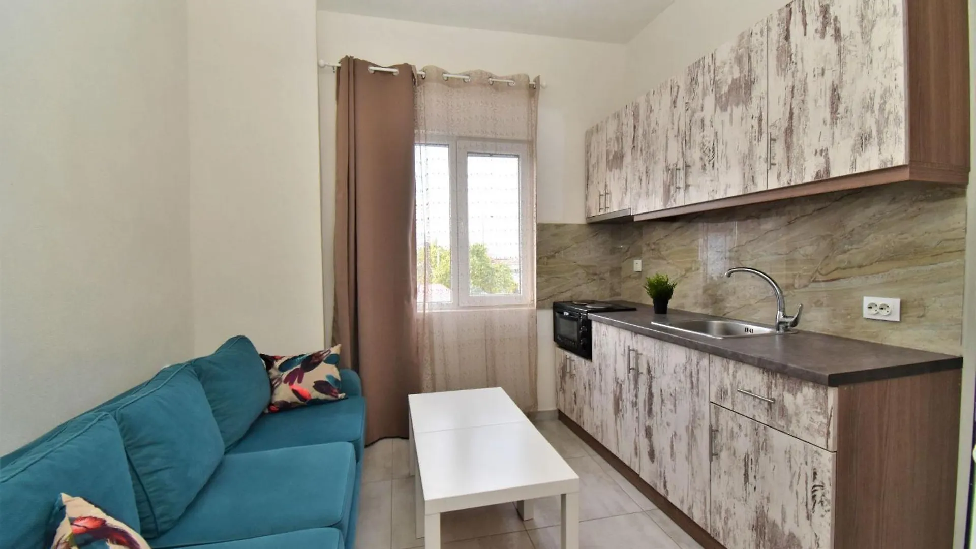 Apartments Miki Полихроно