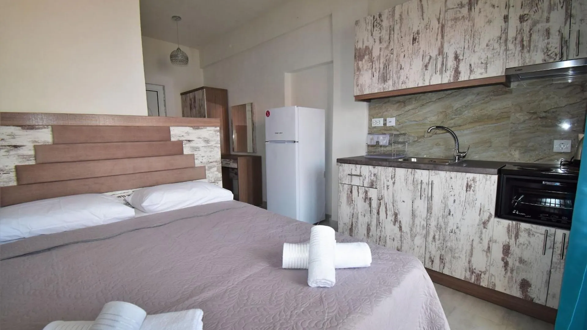 Apartments Miki Полихроно