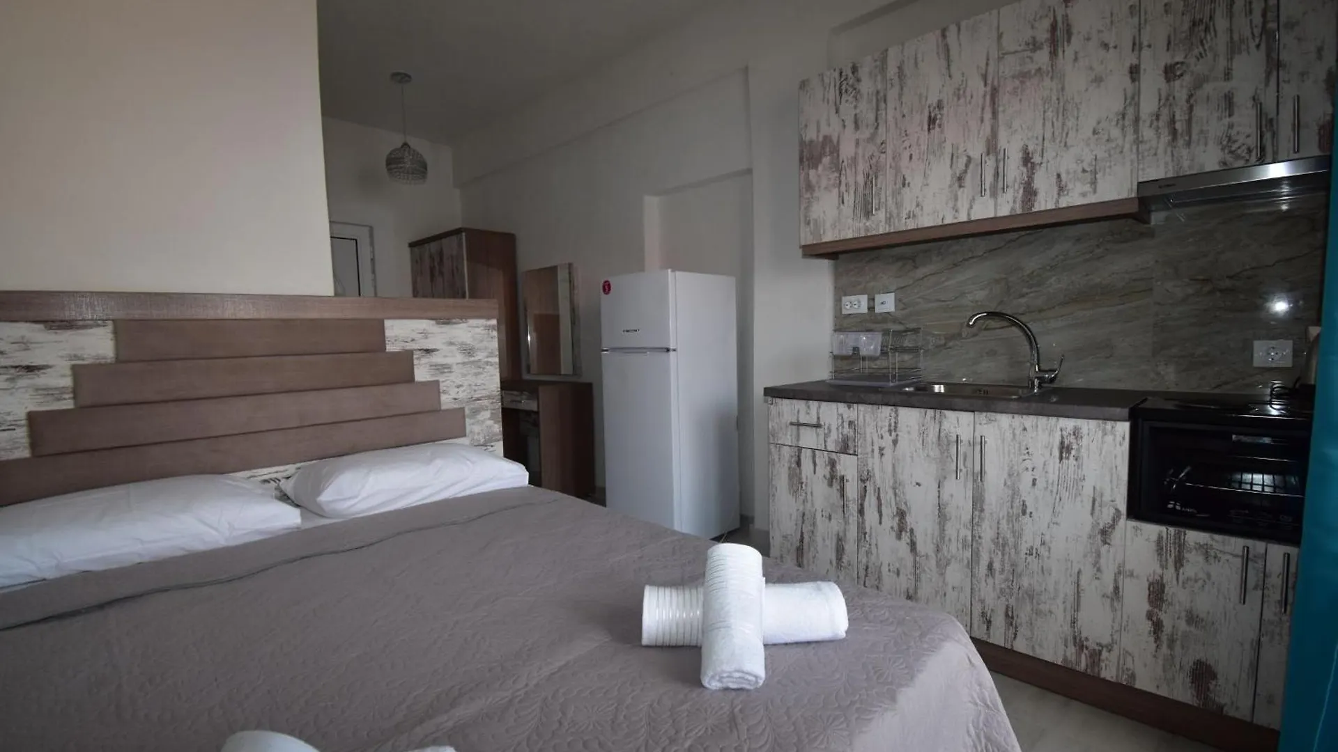 Apartments Miki Полихроно 0*,