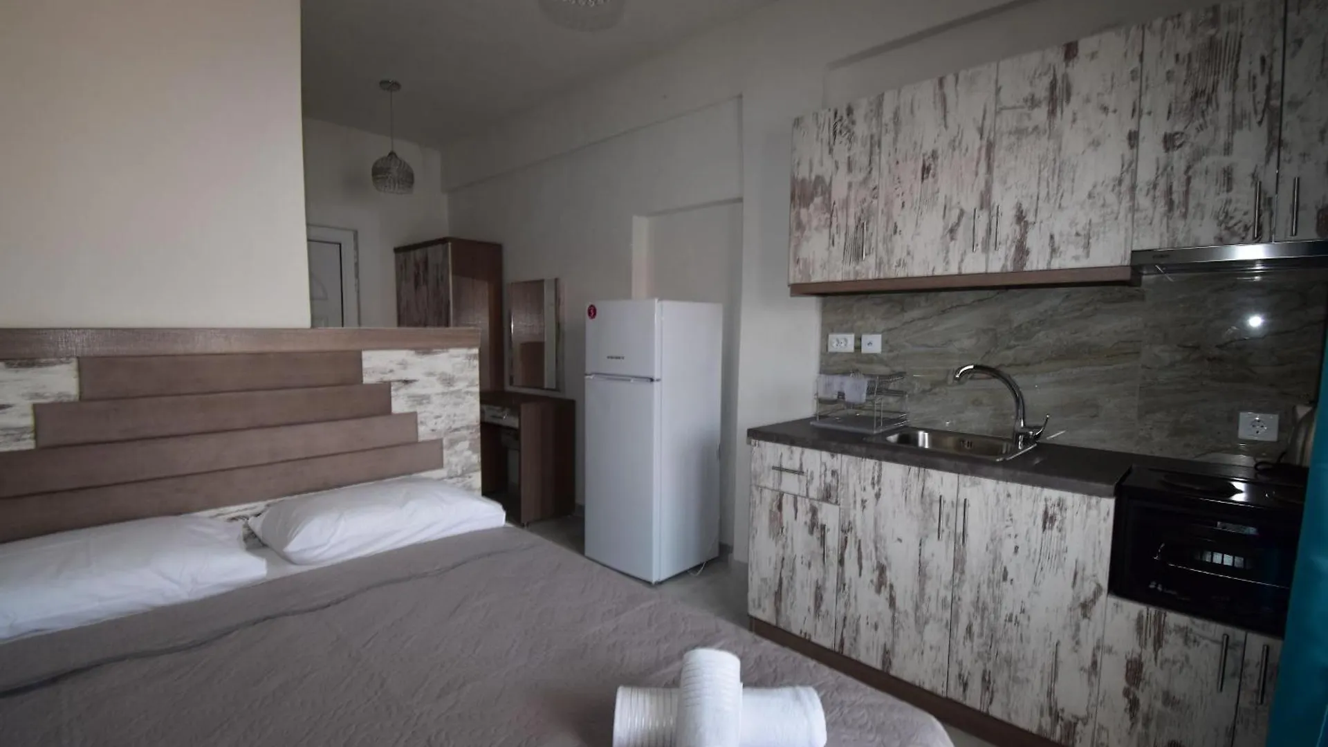 Apartments Miki Полихроно